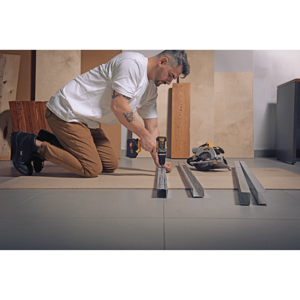 TRAPANO AVVITATORE CON PERCUSSIONE A BATTERIA