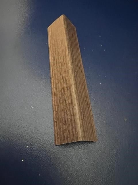 Protector de esquinas de doble cara con efecto madera en PVC, 30 x 30 x 2700 mm - Nogal oscuro