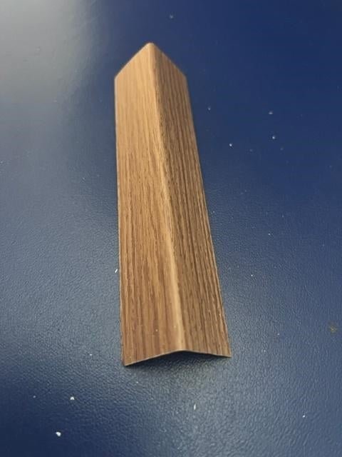 Protector de esquinas de doble cara con efecto madera en PVC, 30 x 30 x 2700 mm - Nogal claro